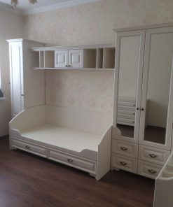 светлая детская с преобладающим белым