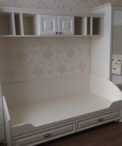 светлая детская с преобладающим белым