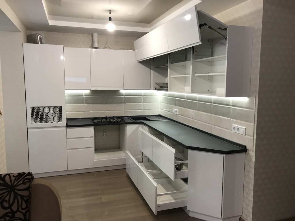 Белая кухня на заказ Николаев